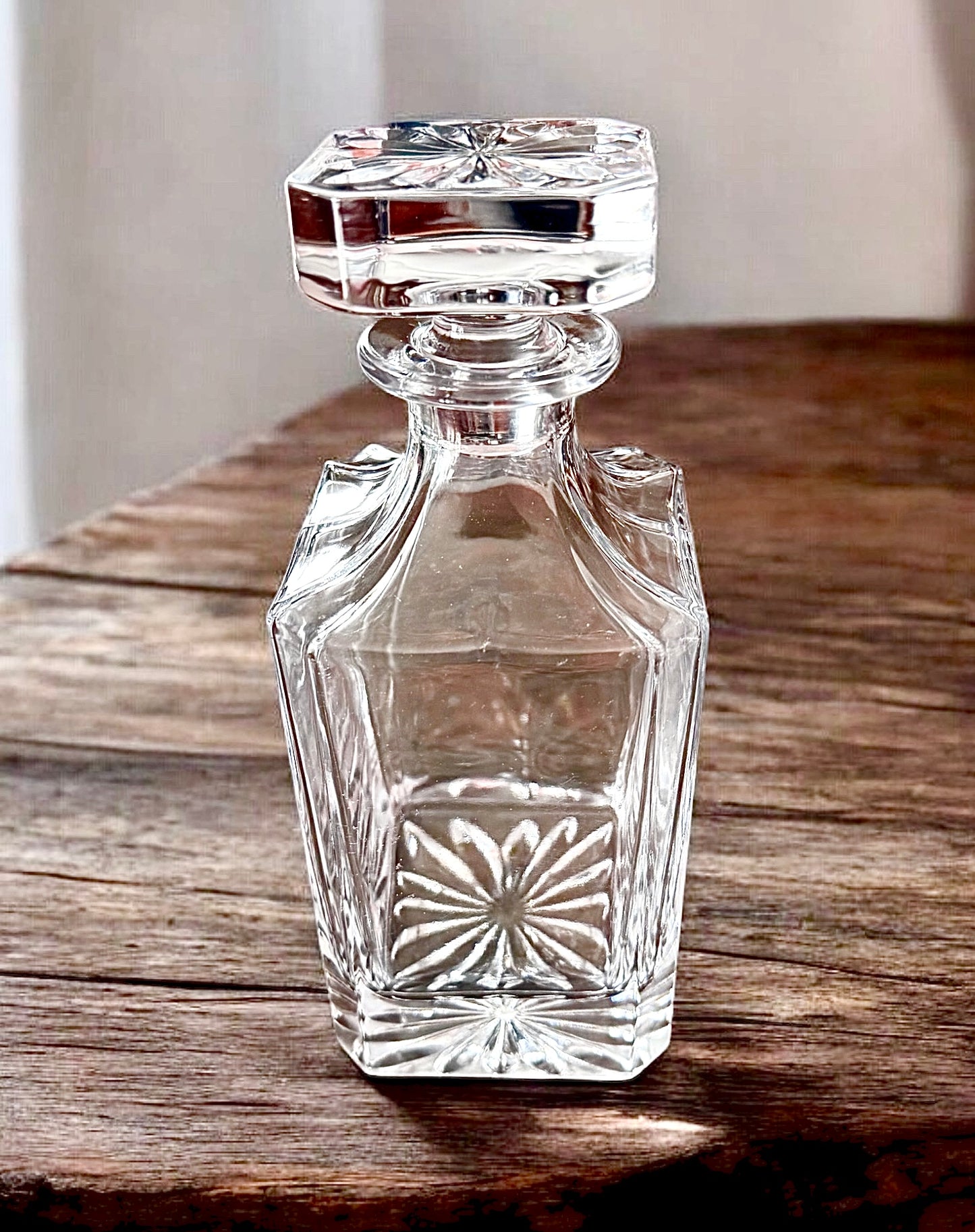Customizable 750ml Whiskey Decanter